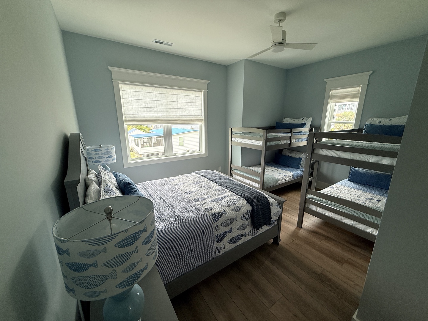 Queen bunk room