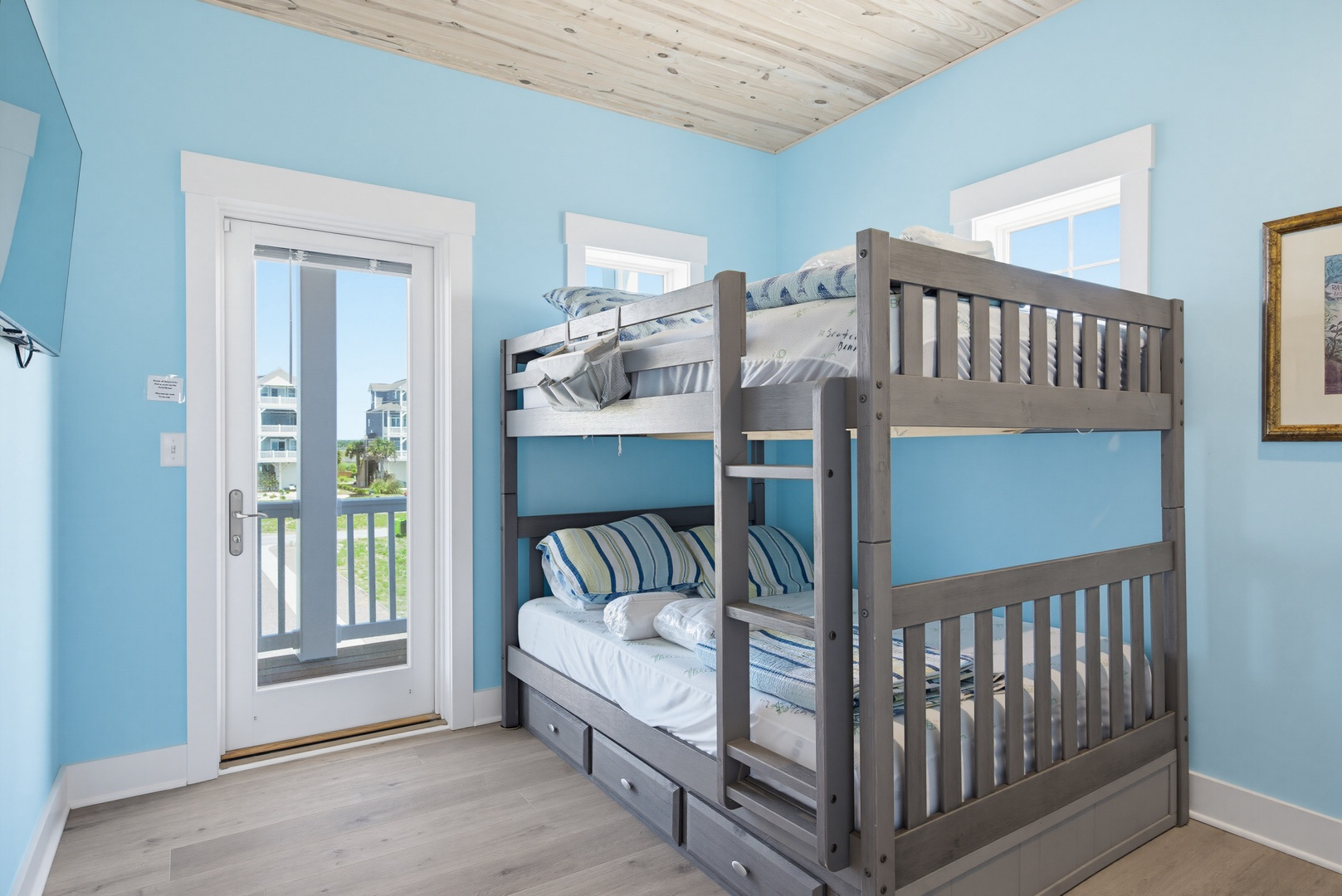 Bunk bed doorway