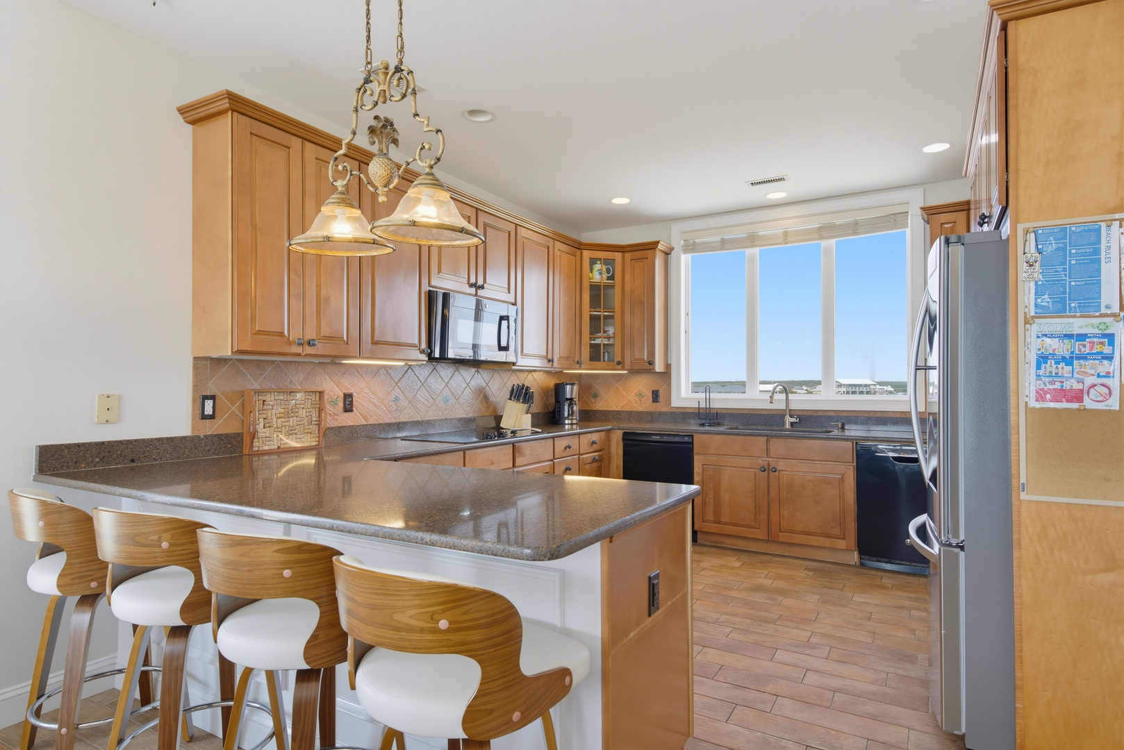 Kitchen Breakfast Bar