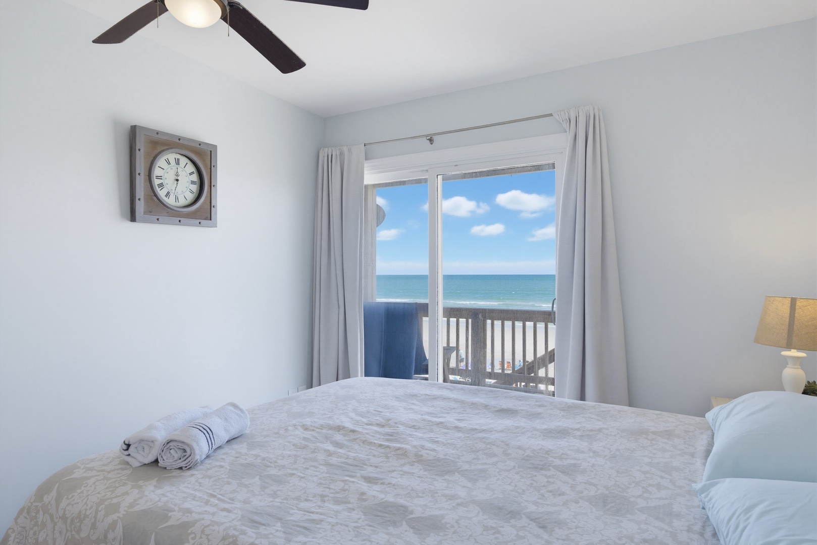 Queen Bedroom Balcony