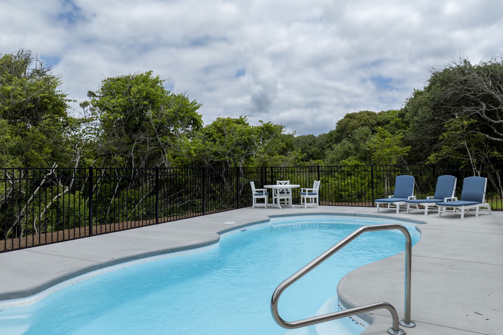 Private Pool View