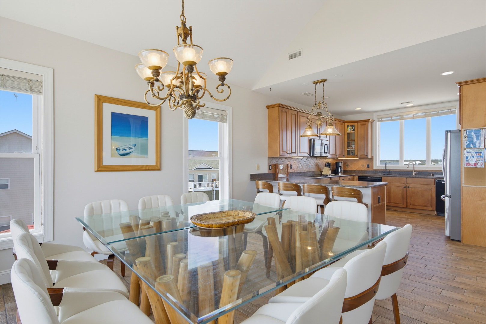 Dining to Kitchen