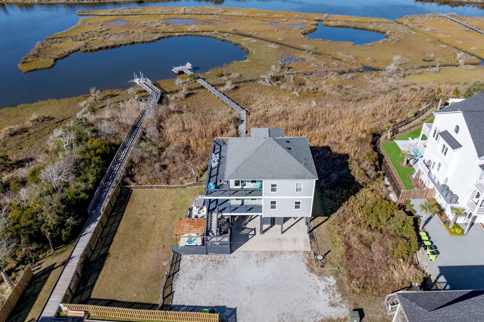3627 Island Drive sales-listing photo 5