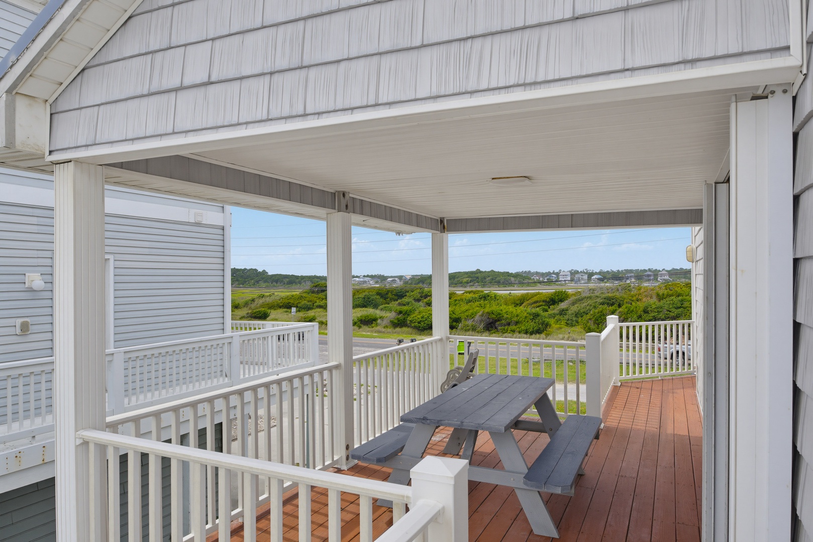 Covered sound-view deck