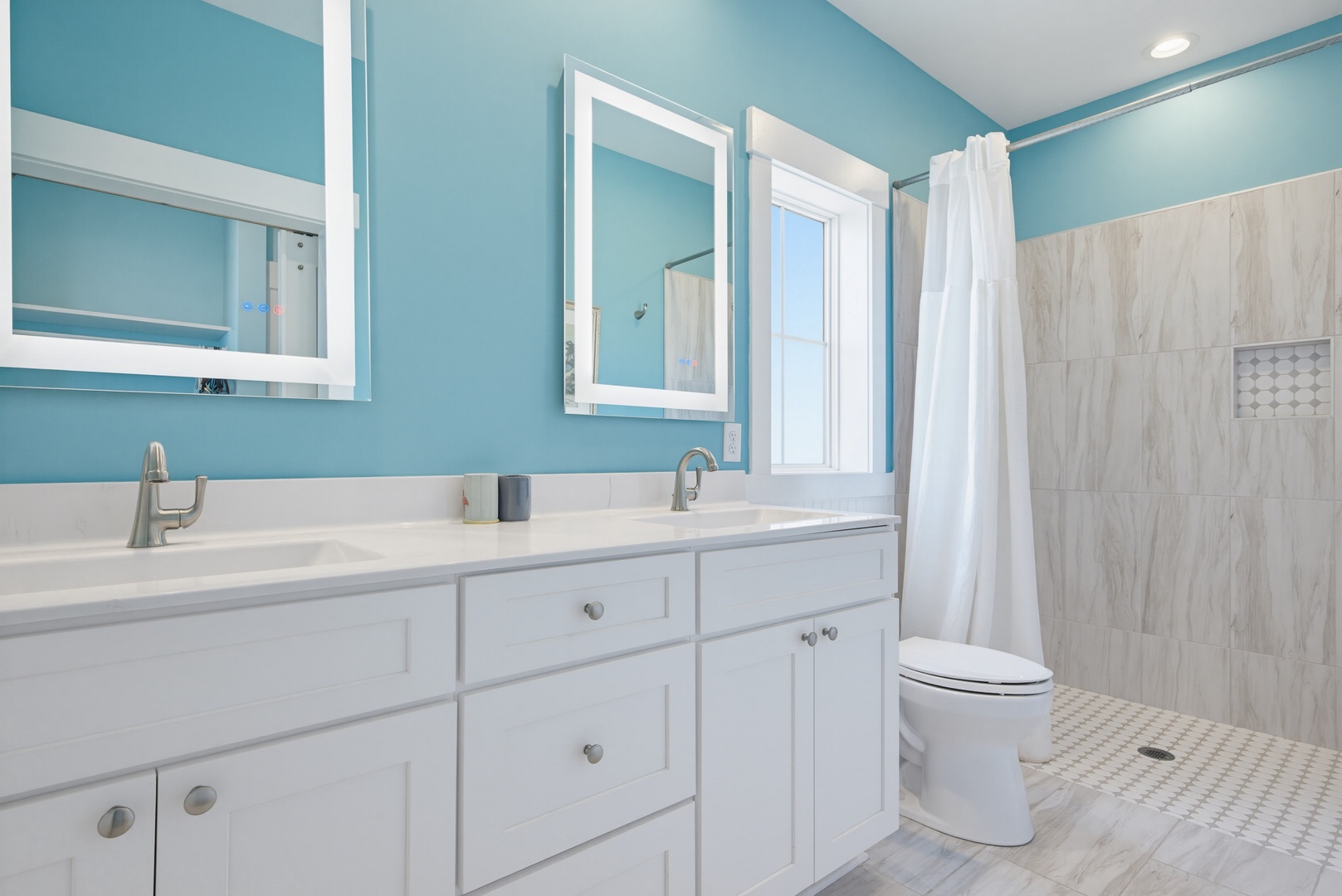 Double vanity bathroom