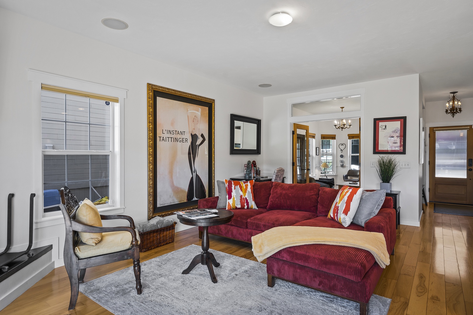 Living Room: Holy Cow Downtown Riverfront