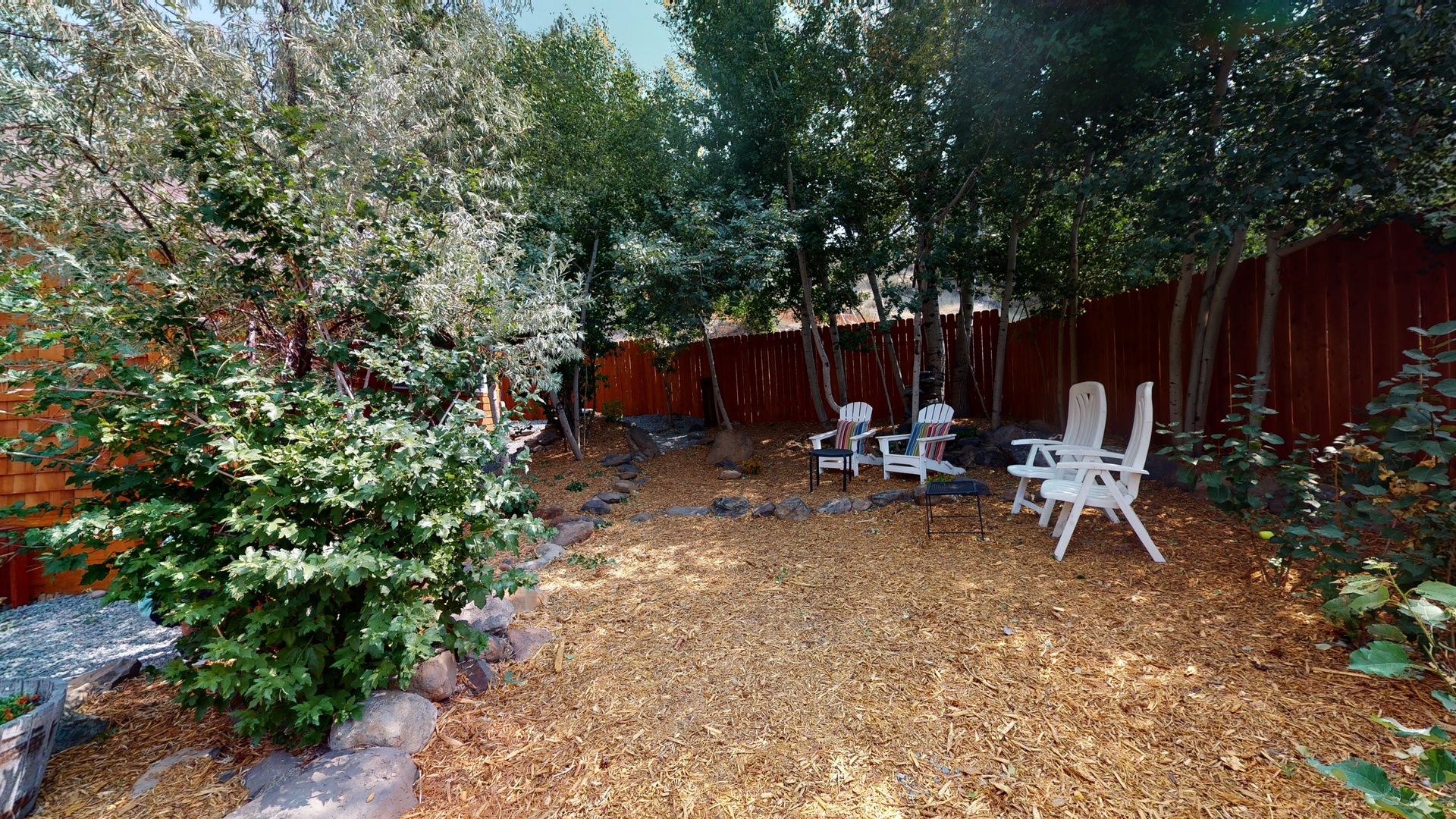 Backyard-Shabby to Chic Downtown Getaway
