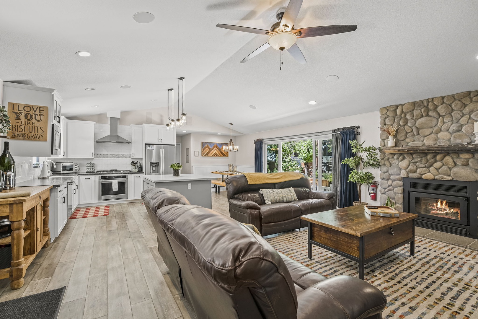 Gateway Getaway Living Room