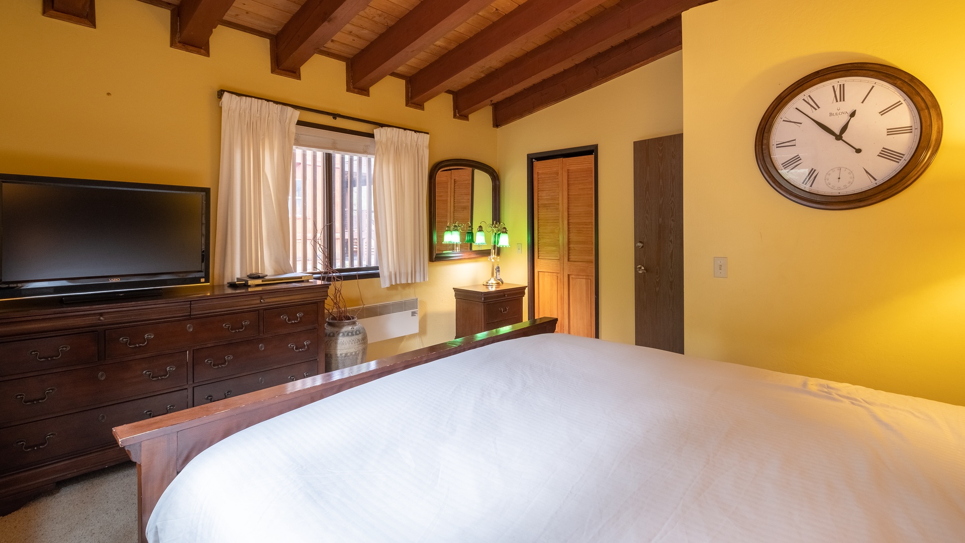 Master Bedroom with Smart TV: Tahoe Donner Vacation Lodge
