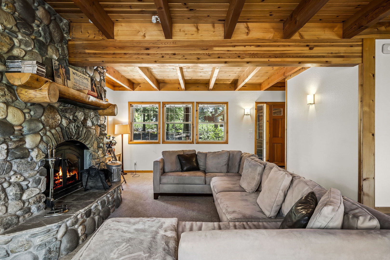 Tv room with wood fireplace: 
Donner Lake Vacation Lodge