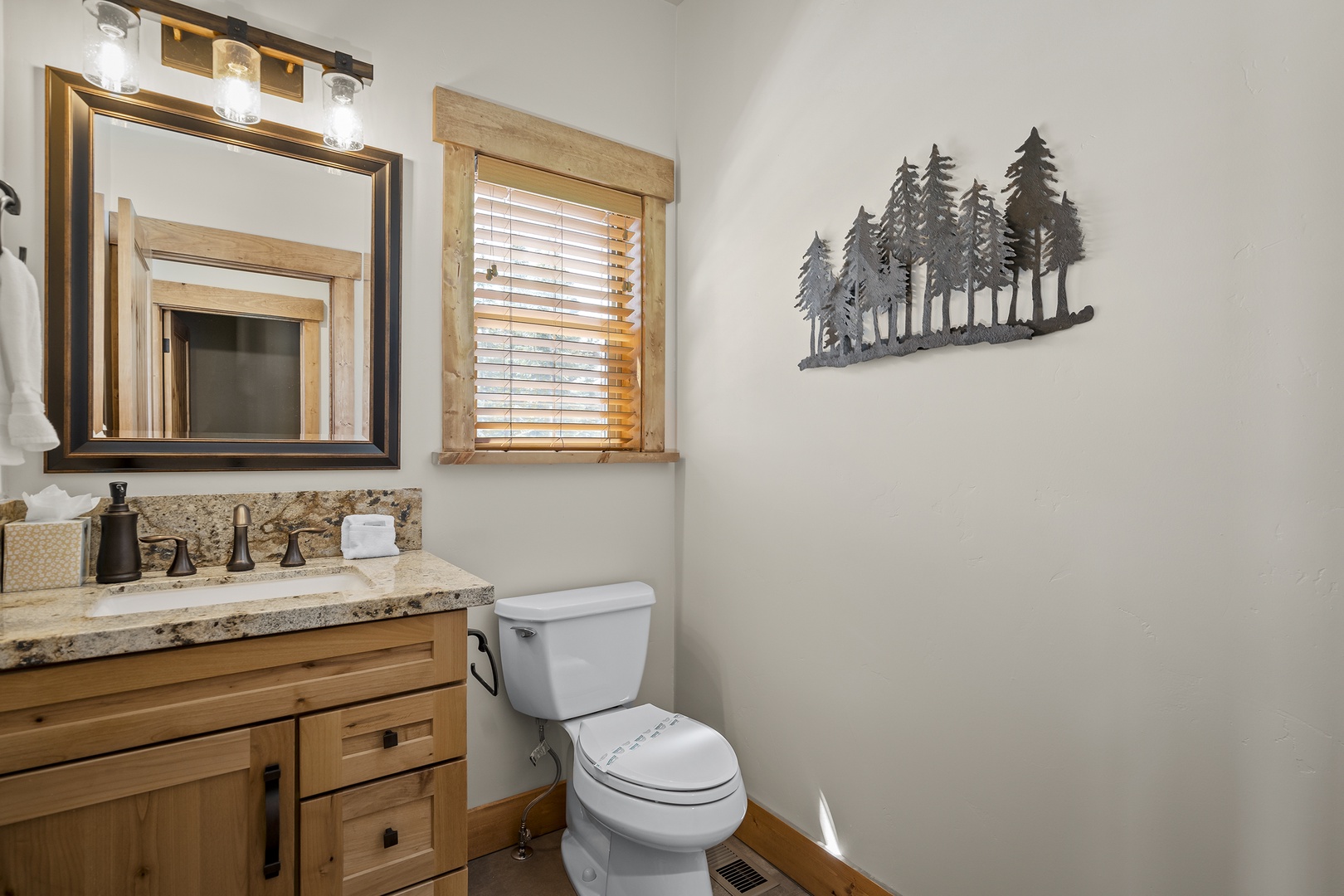 Upstairs shared bathroom:  Mountain View Lodge