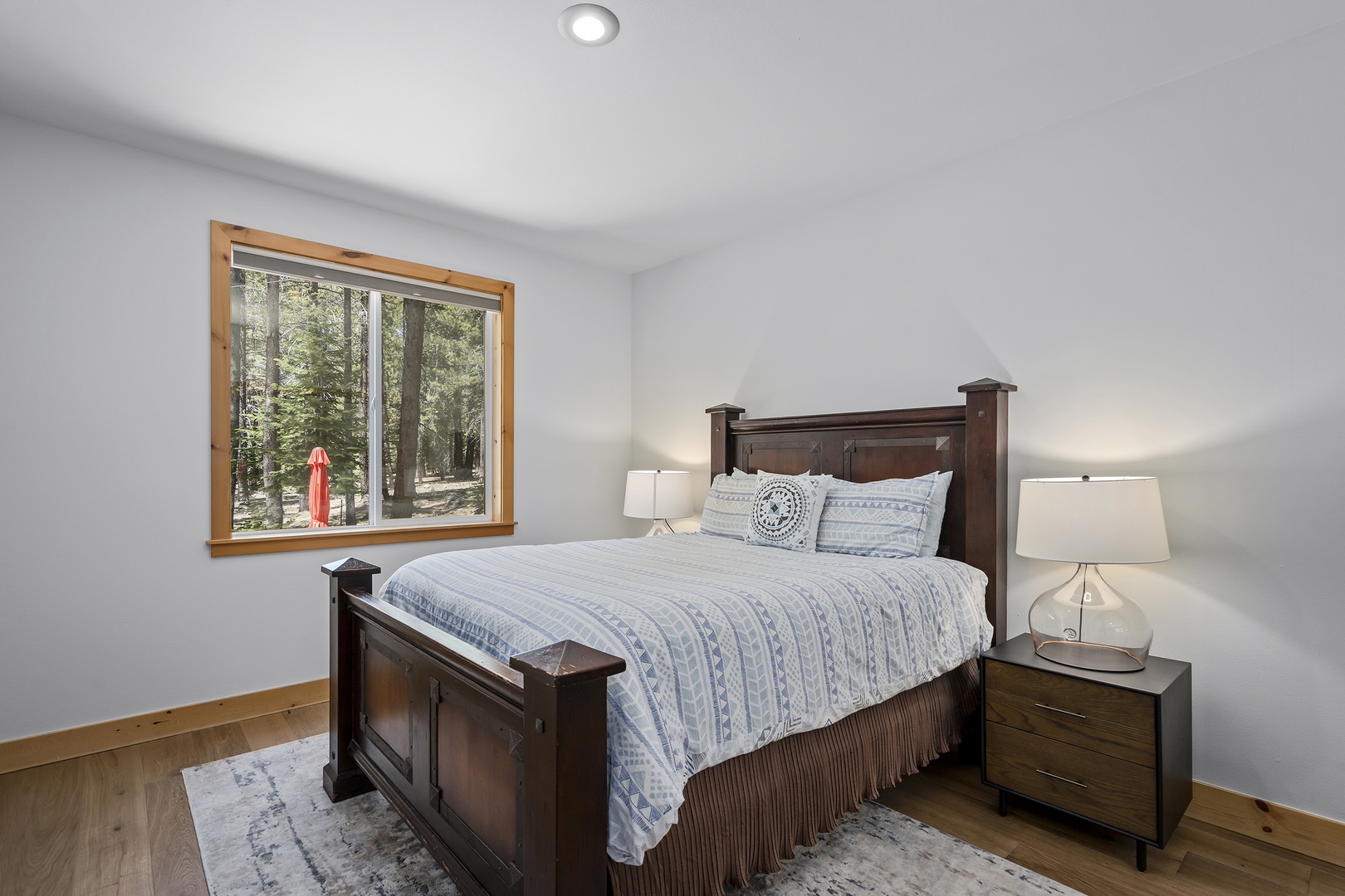 Shared Bedroom: Tahoe Donner Forest Hideaway