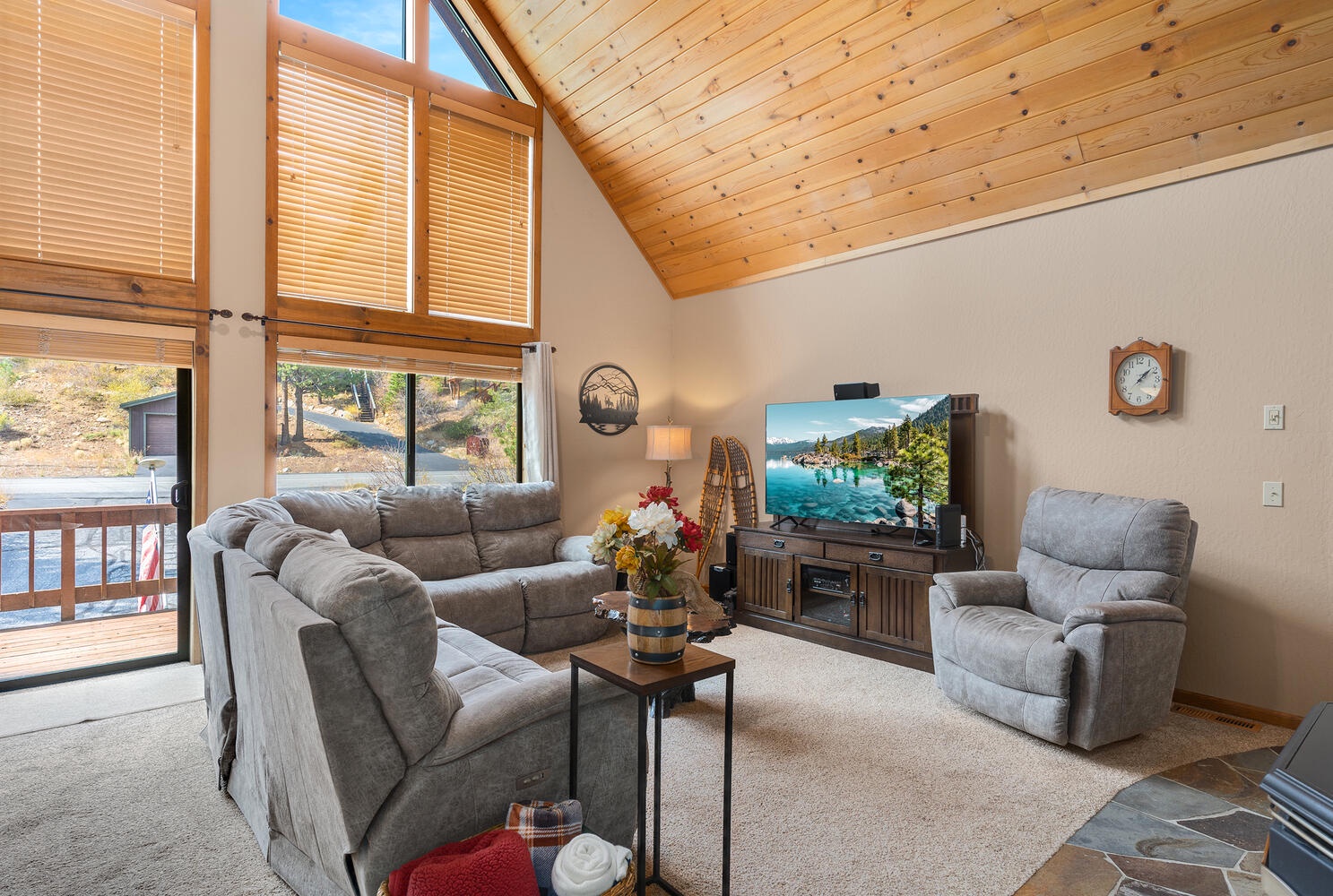 Family Room with Smart TV: Pinecone Lodge with Private Hot tub