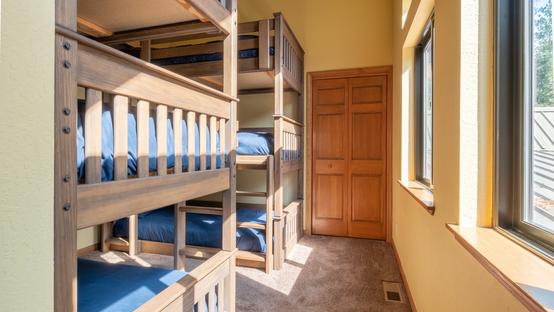 Bunk Room: Tahoe Donner Vacation Lodge
