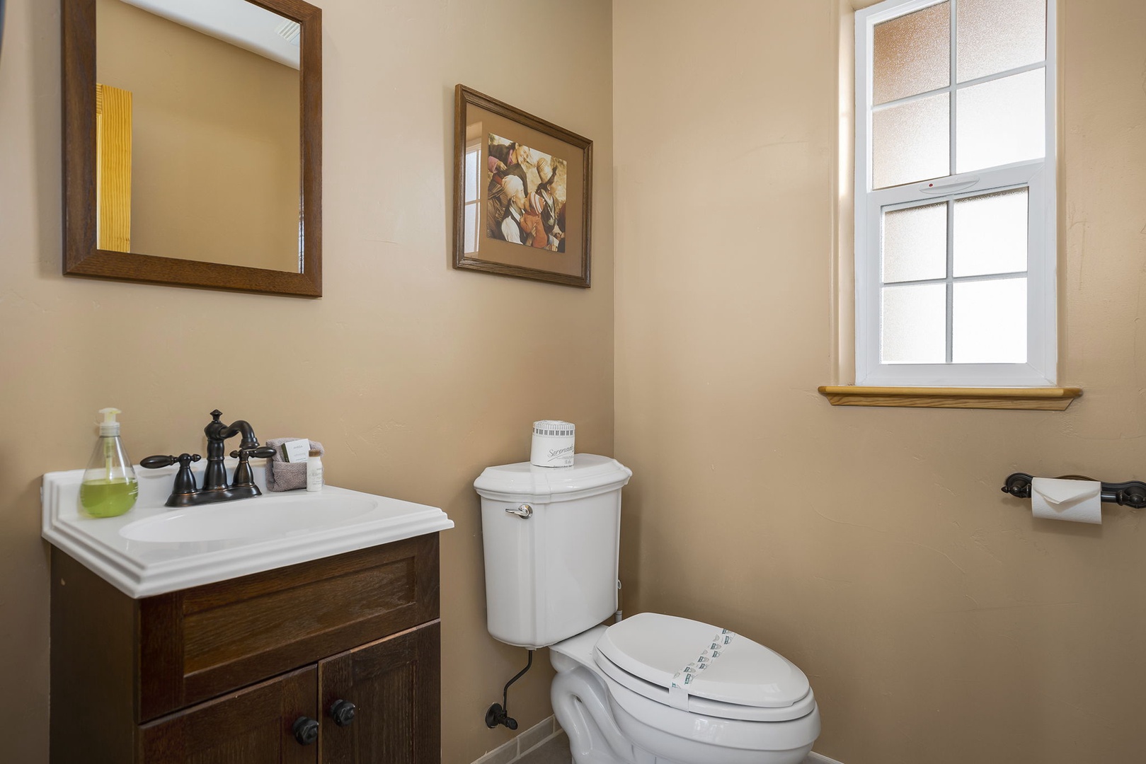 Guest bathroom: Mountaintop Tahoe Donner Getaway
