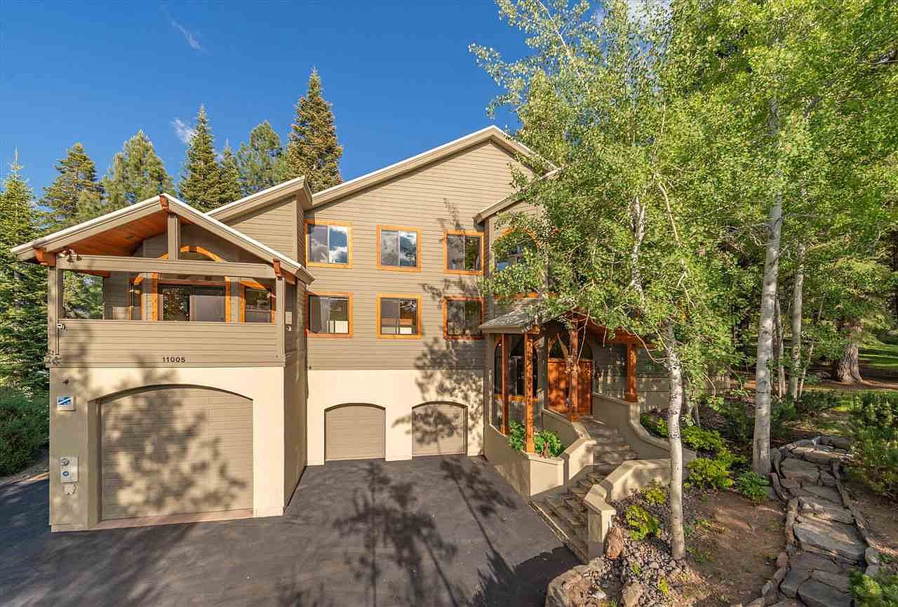 Front of Home: Hilltop Manor in Tahoe Donner