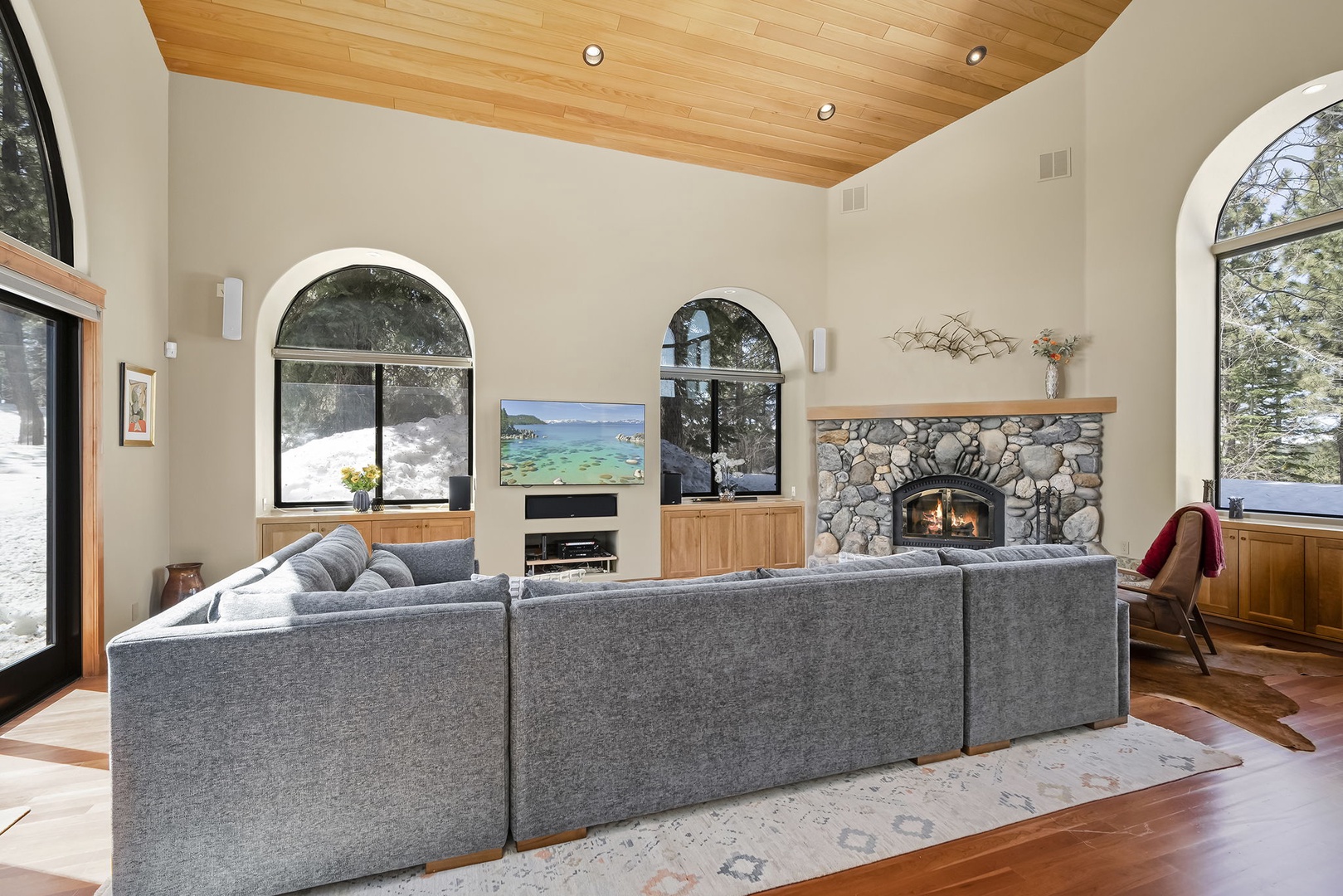 Living room: Hilltop Manor in Tahoe Donner
