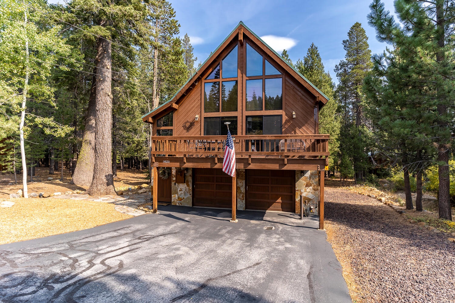 View as approaching house: Pinecone Lodge with Private Hot tub