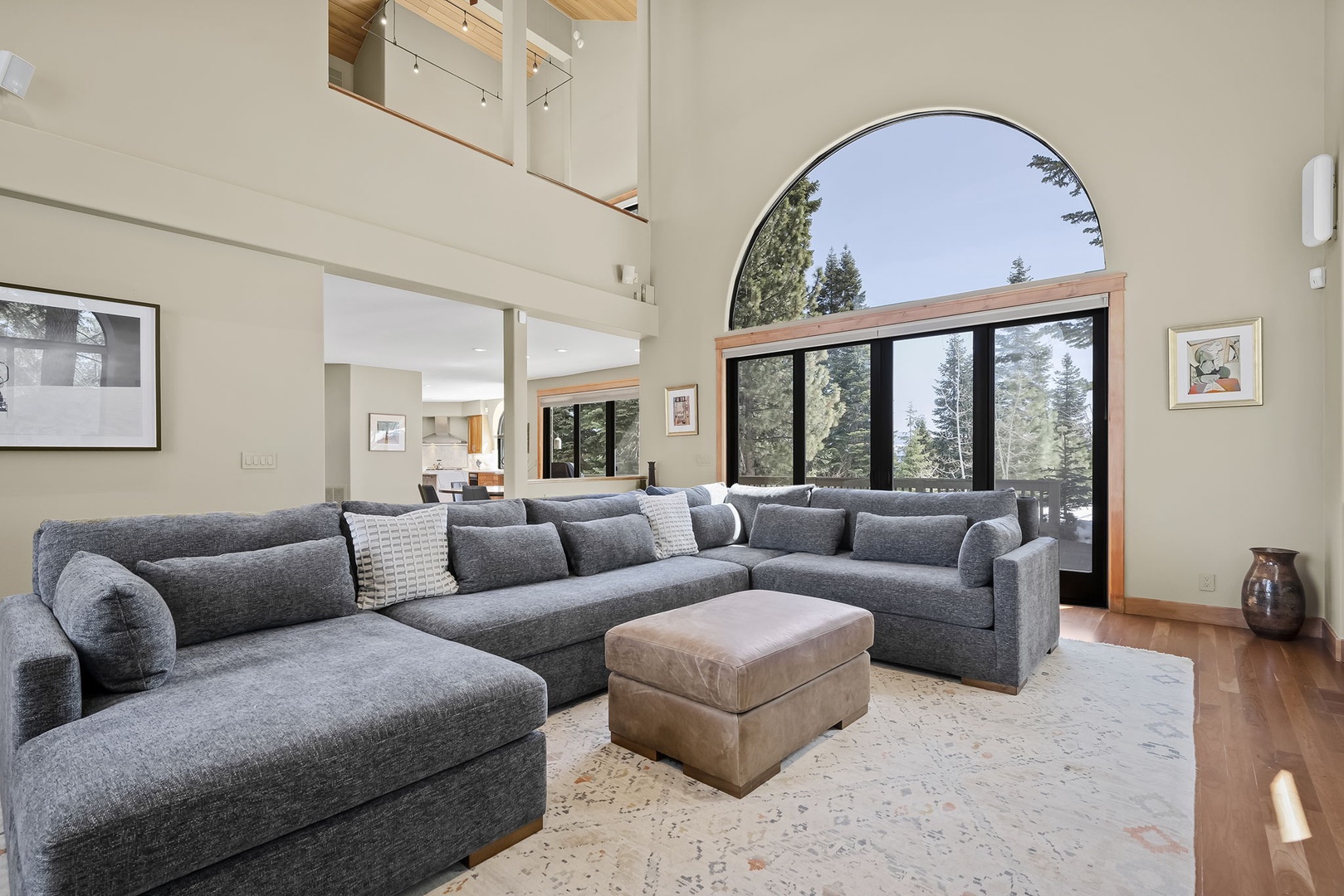Living room: Hilltop Manor in Tahoe Donner
