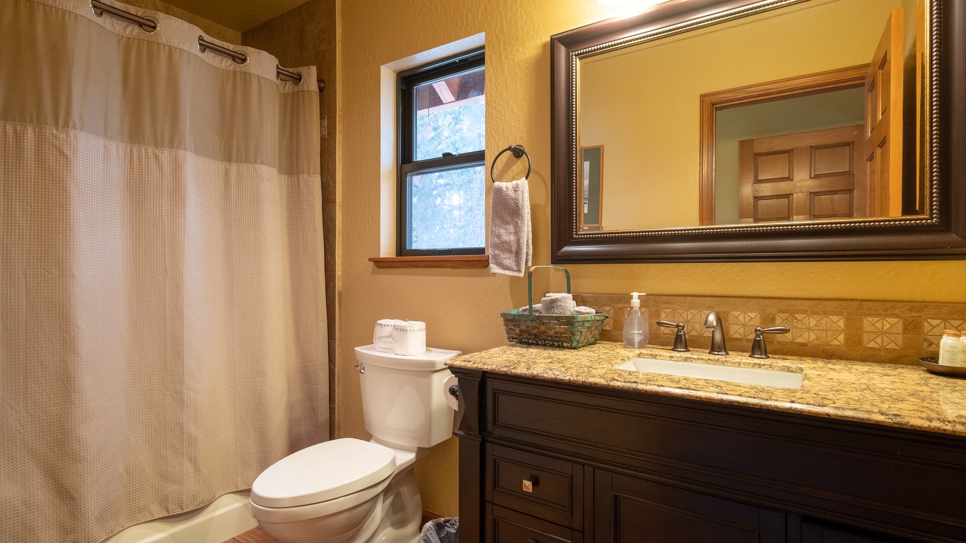 Upstairs Shared Guest Bathroom: Tahoe Donner Vacation Lodge