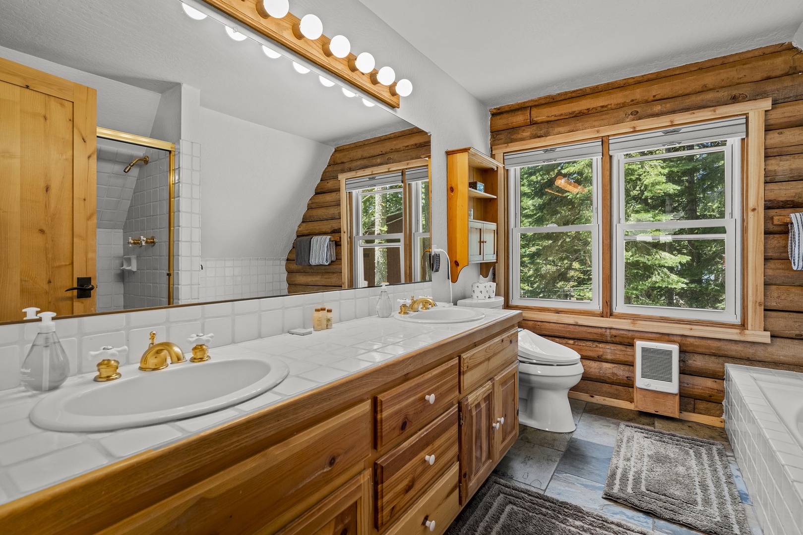 Master Bathroom: Tahoe Donner Log Cabin