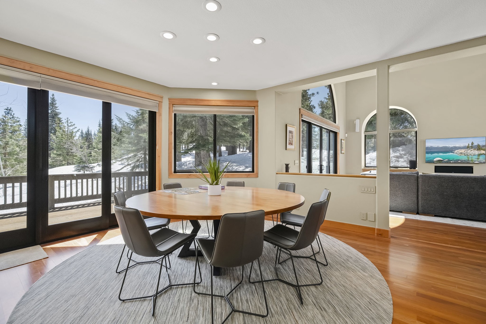 Dining Table: Hilltop Manor in Tahoe Donner
