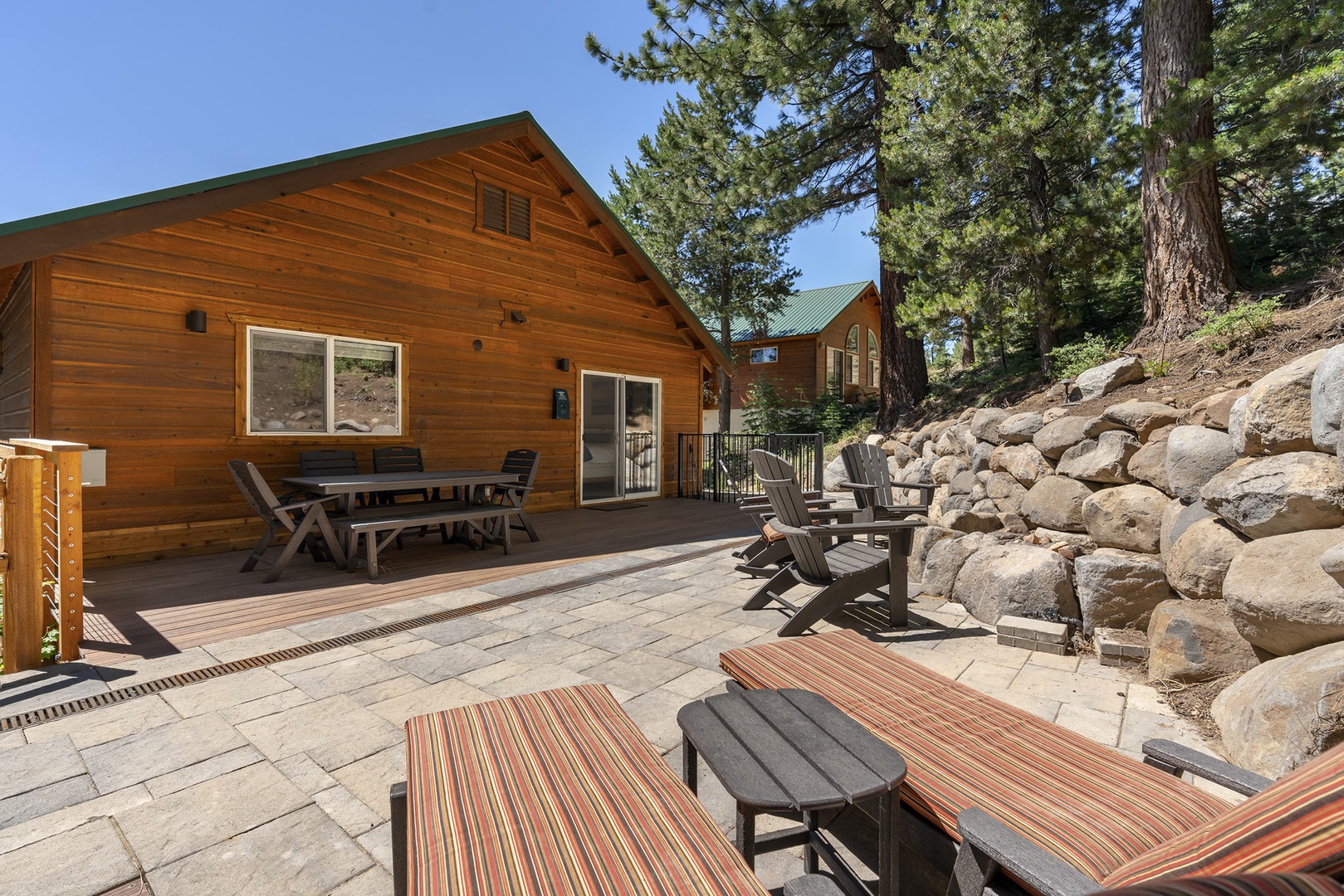 Back patio lounge area: Mountain Relaxation Haven
