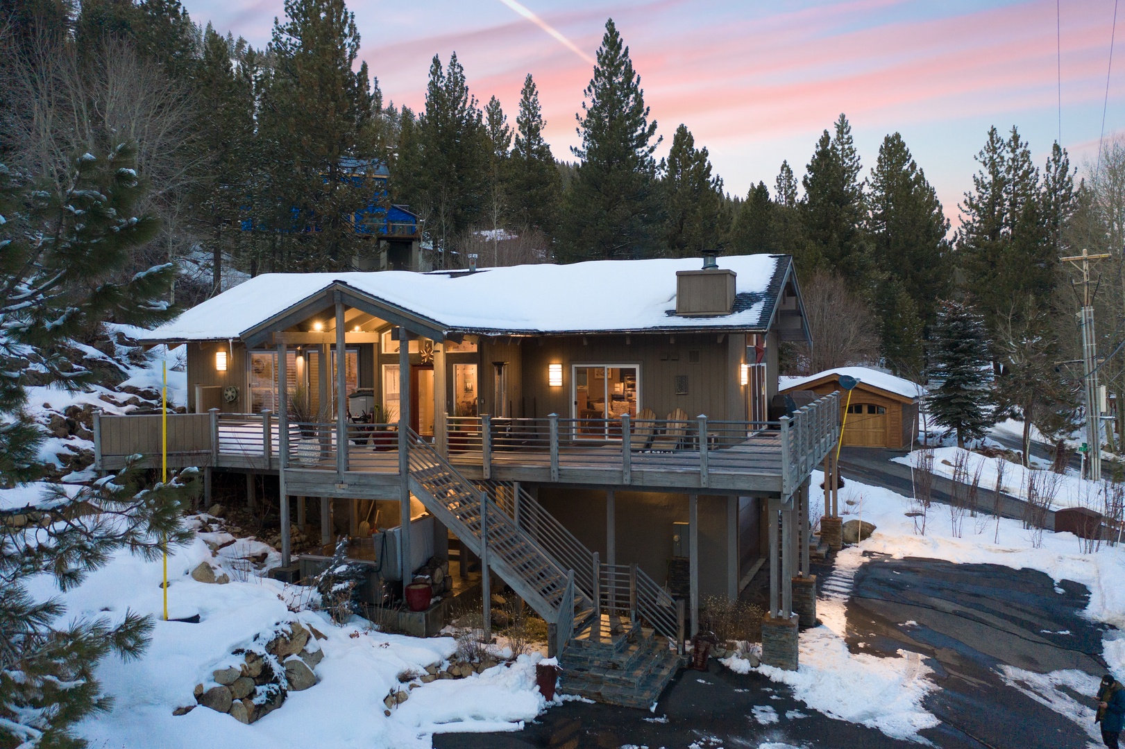 Outdoor view of our squaw valley rental: Eagle's Nest Lodge