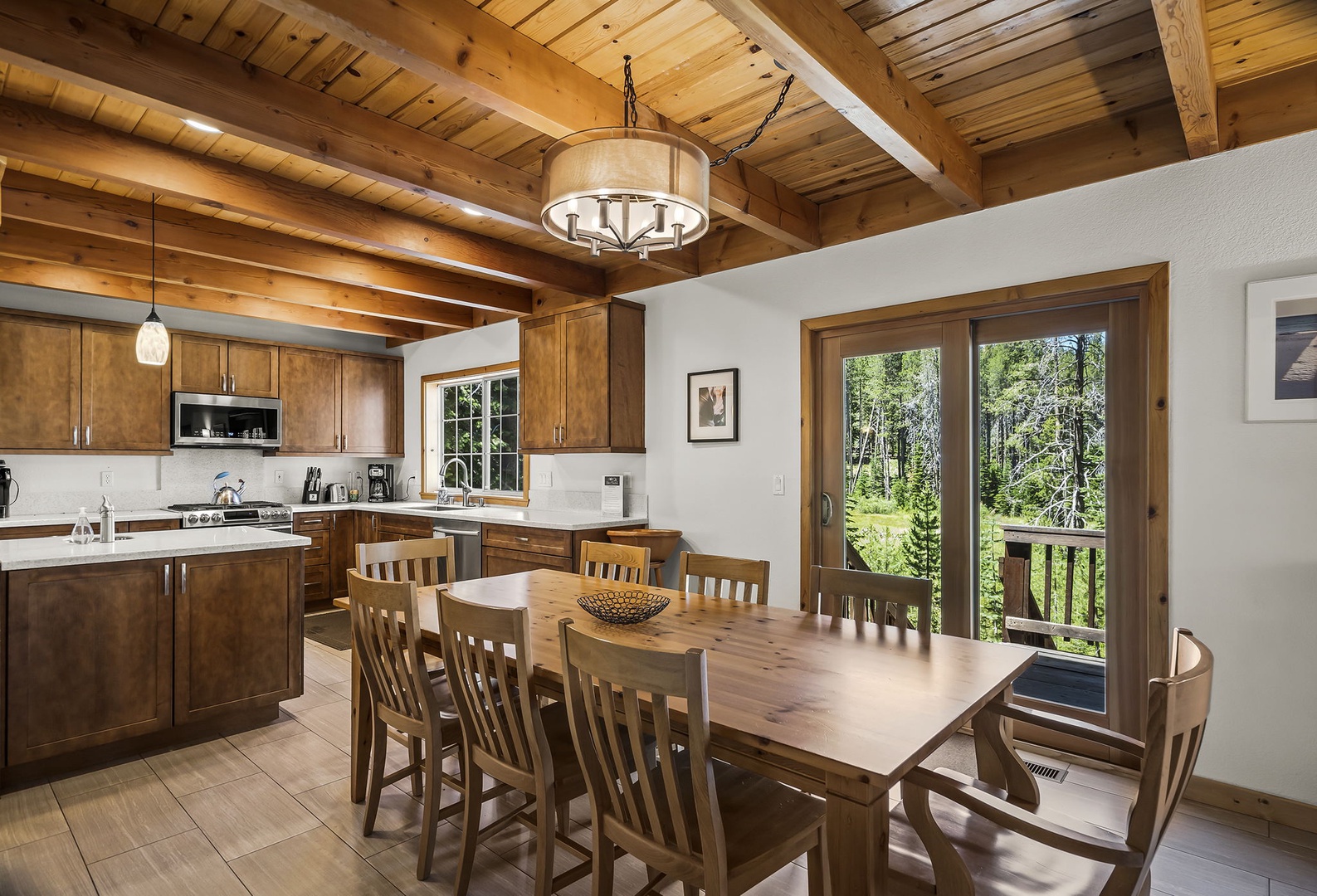 Dining room: 
Donner Lake Vacation Lodge