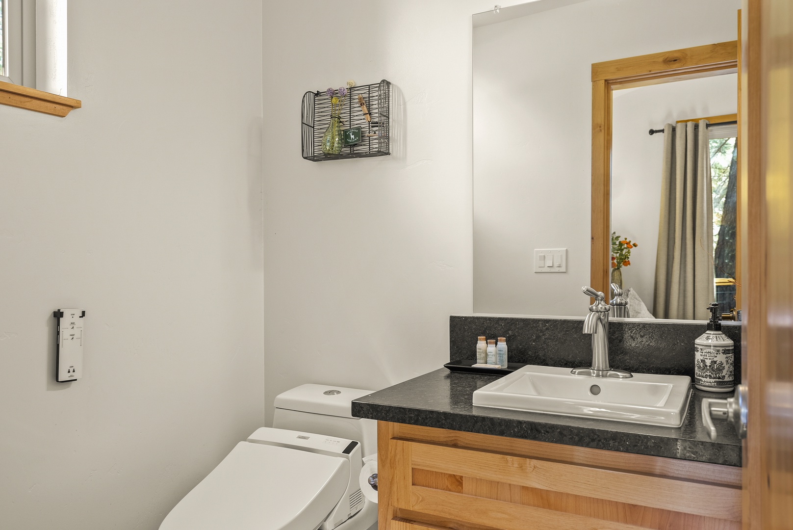 Shared bathroom:  Wolverine Truckee Getaway