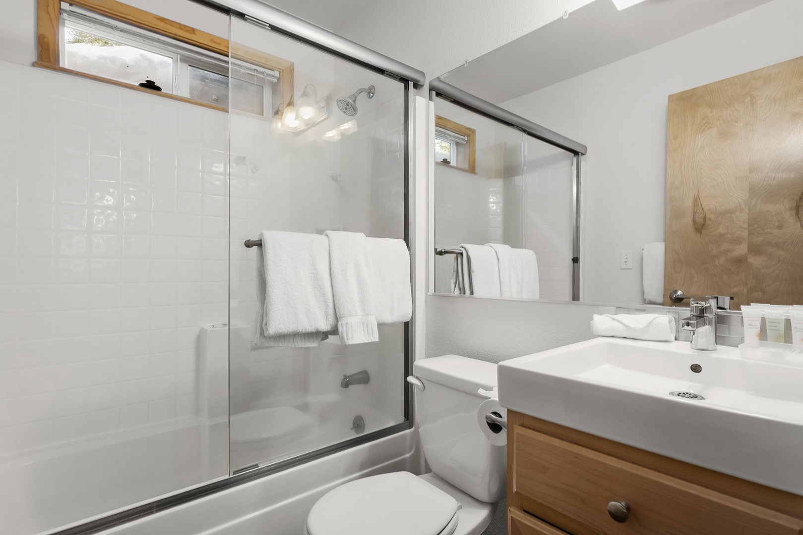 Bathroom 2, Full Bath, Shower/Tub Combo