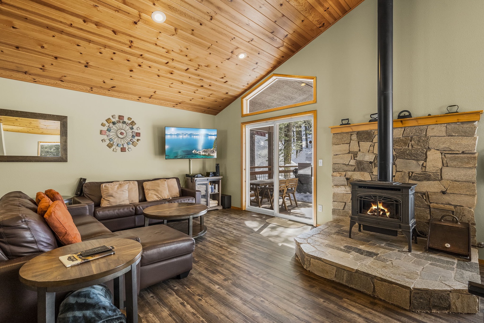 Lounge Area:  Donner Lake Getaway W/Private Hot Tub