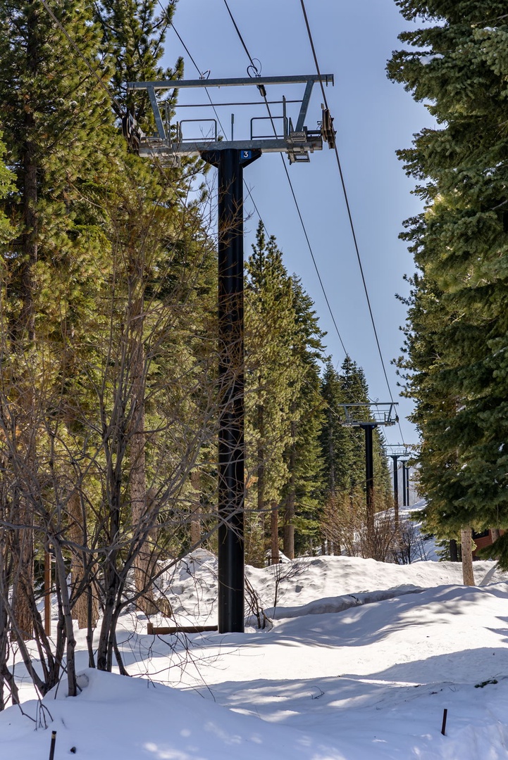 Nearby Northstar chairlift: Northstar Ski View Retreat