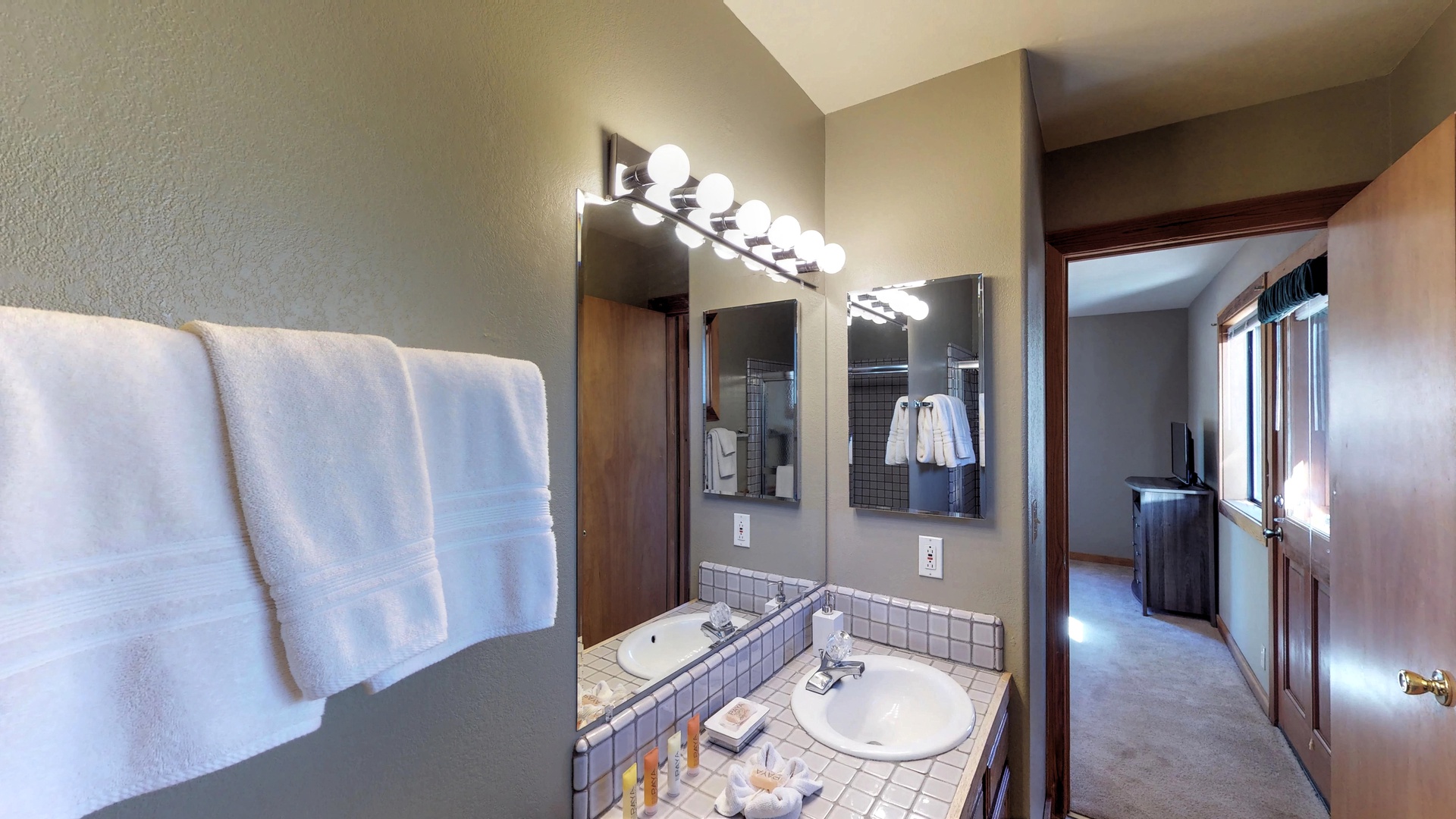 Alternate Angle of Bathroom: Wolfgang Vacation Cabin