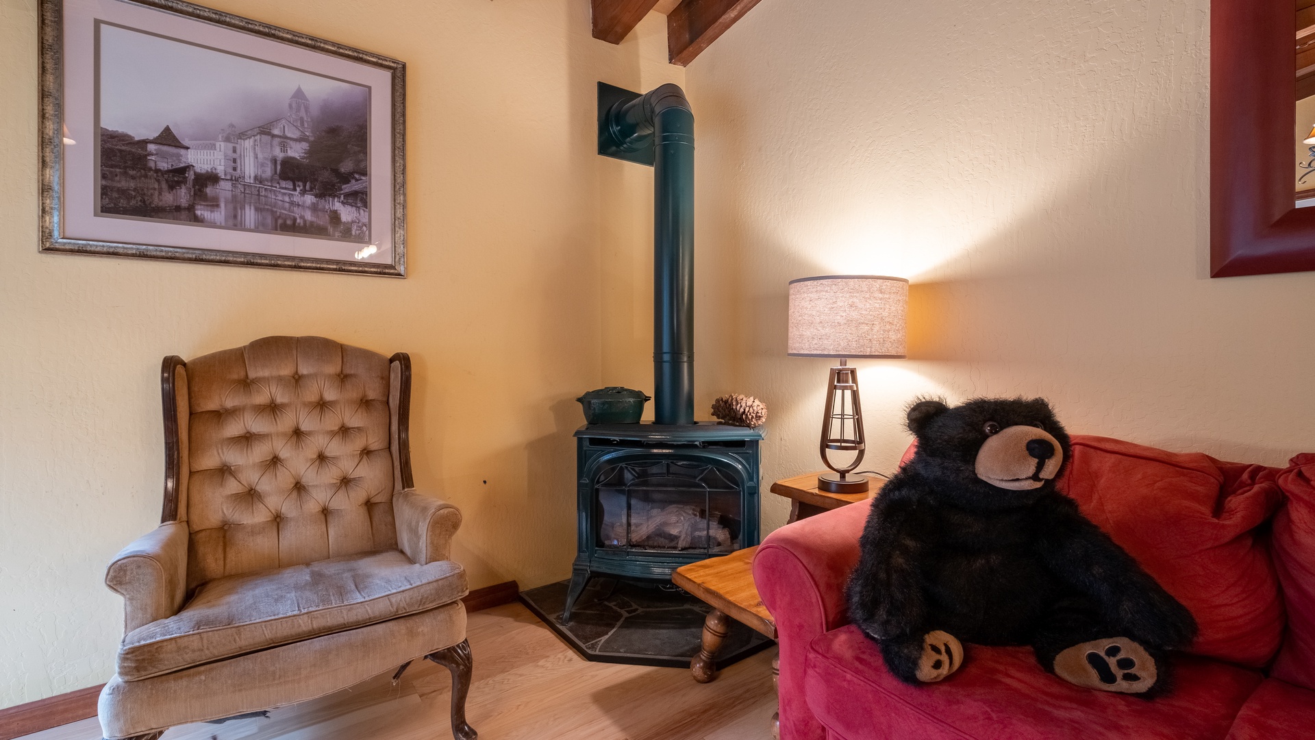 Lounge Room Fire Place: Tahoe Donner Vacation Lodge
