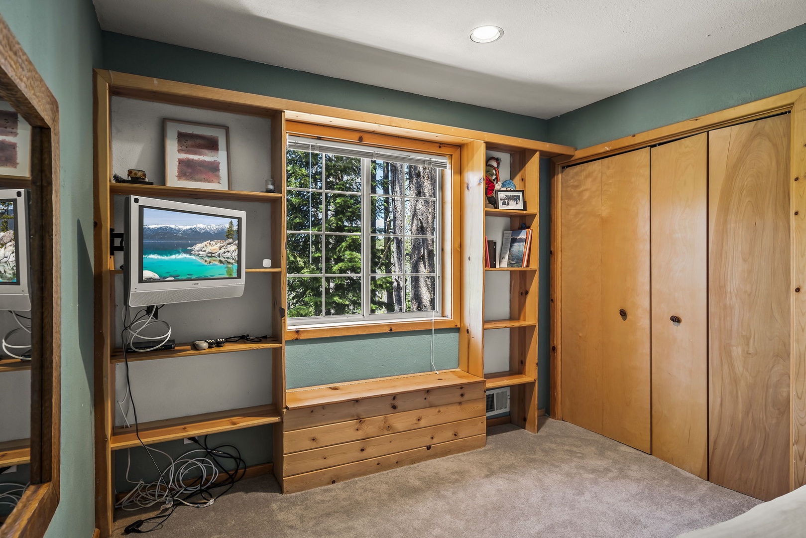 Bunk room: 
Donner Lake Vacation Lodge