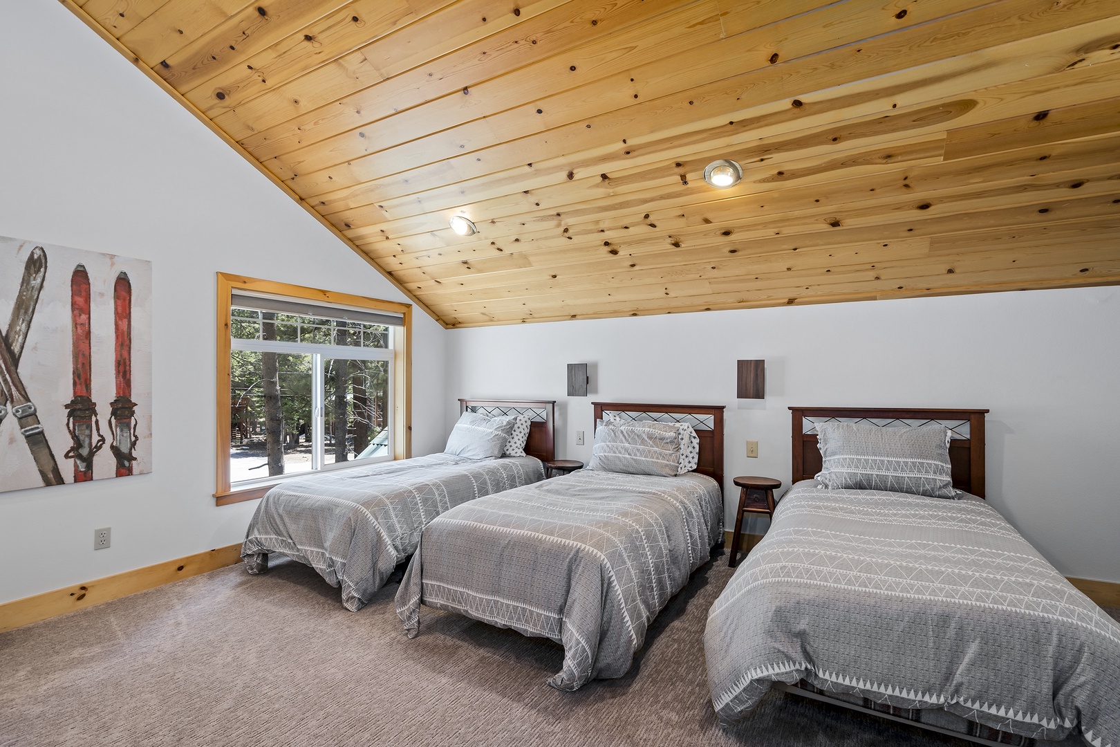 Upstairs Loft: Tahoe Donner Forest Hideaway