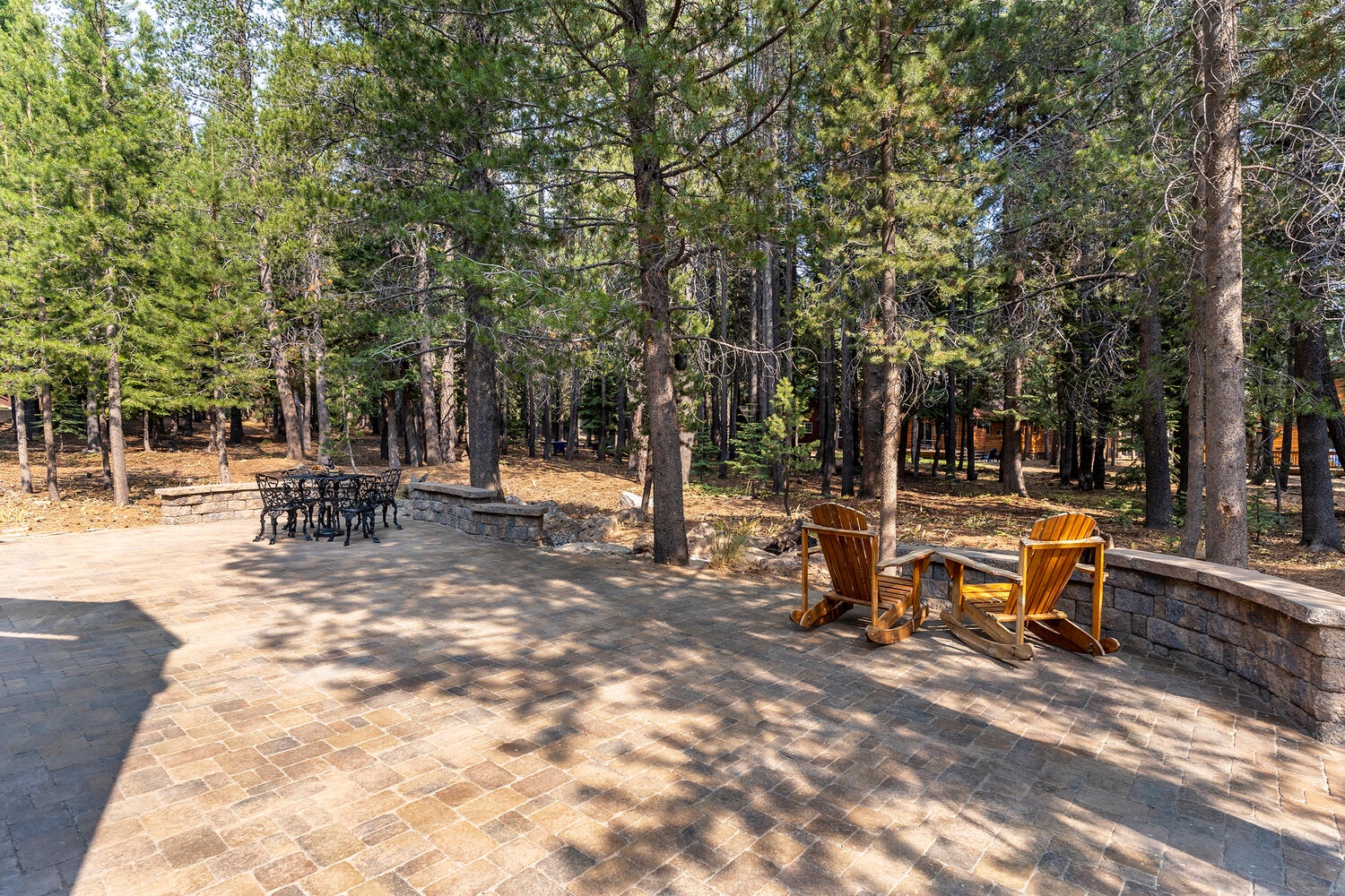 Backyard Patio Lounge Area: Pinecone Lodge with Private Hot tub
