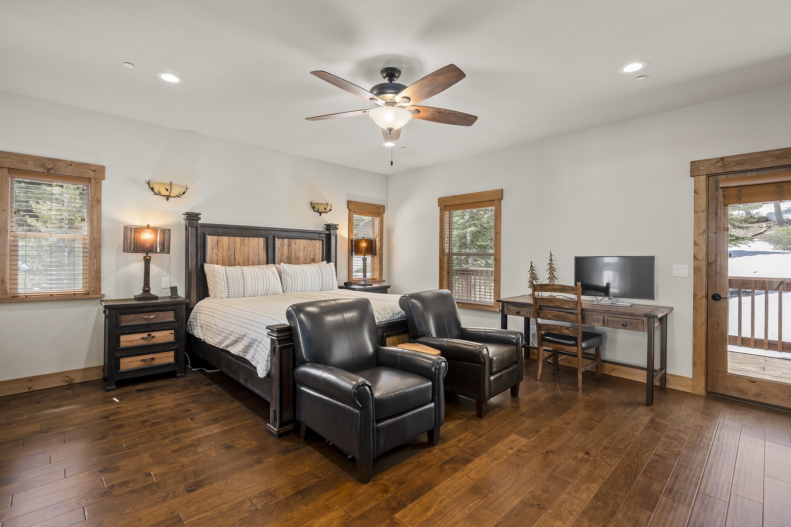 Upstairs Master Bedroom:  Mountain View Lodge