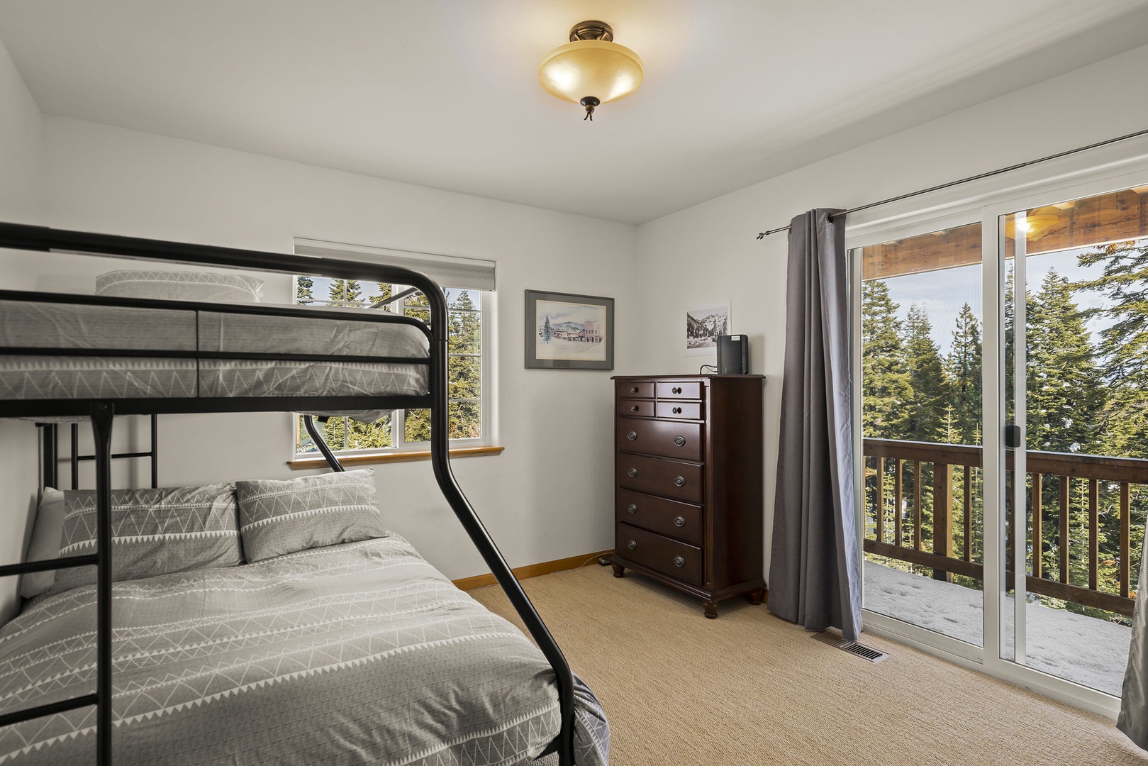 Bunk room: Mountaintop Tahoe Donner Getaway