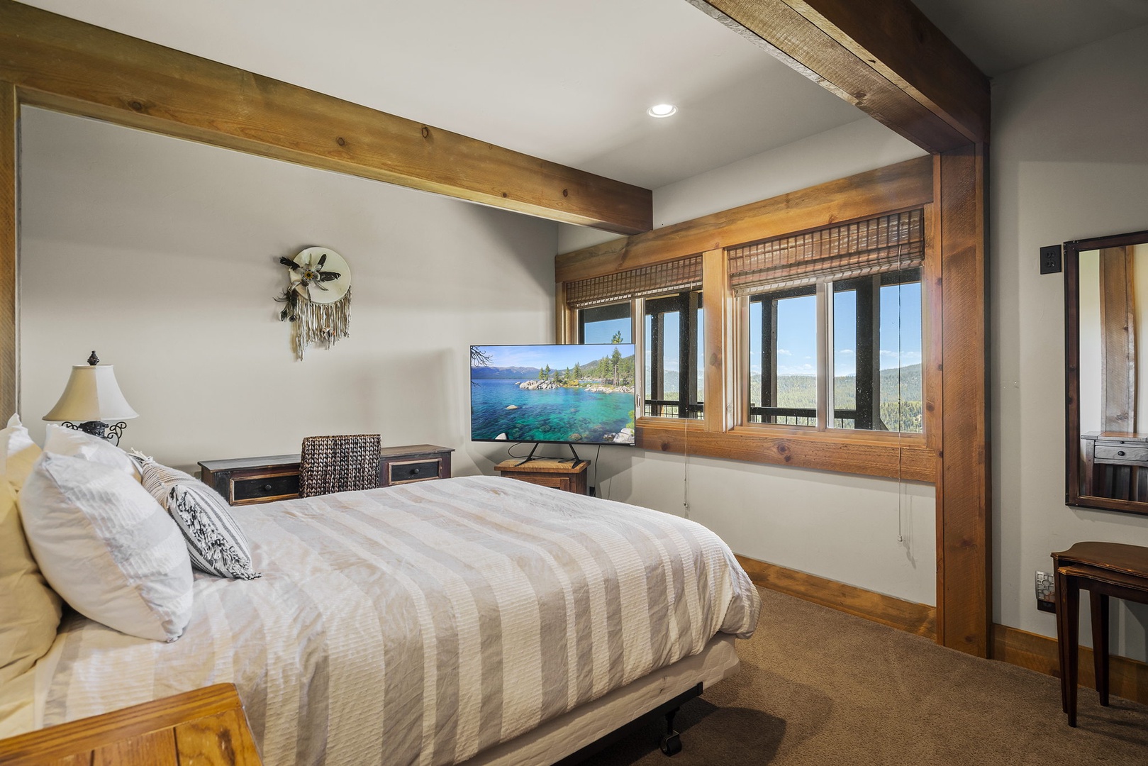 Guest Bedroom: Lakeview Mountaintop Chateau