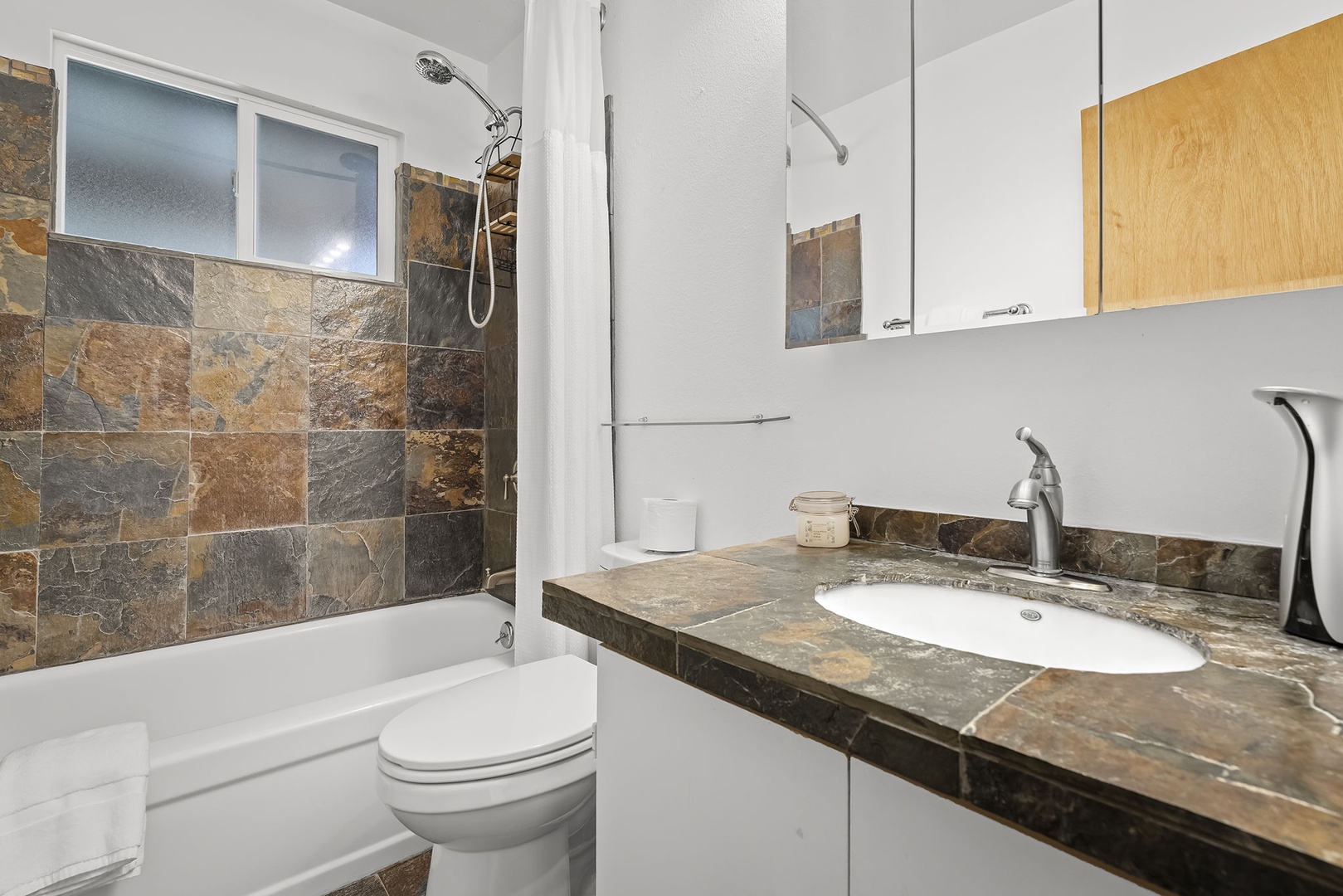 Bathroom 1, Full Bath, Shower/Tub Combo