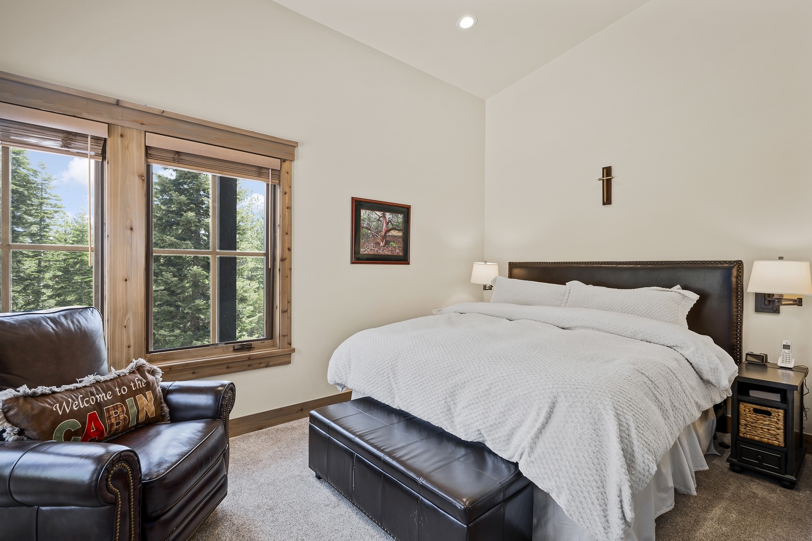 guest bedroom features a king-size bed