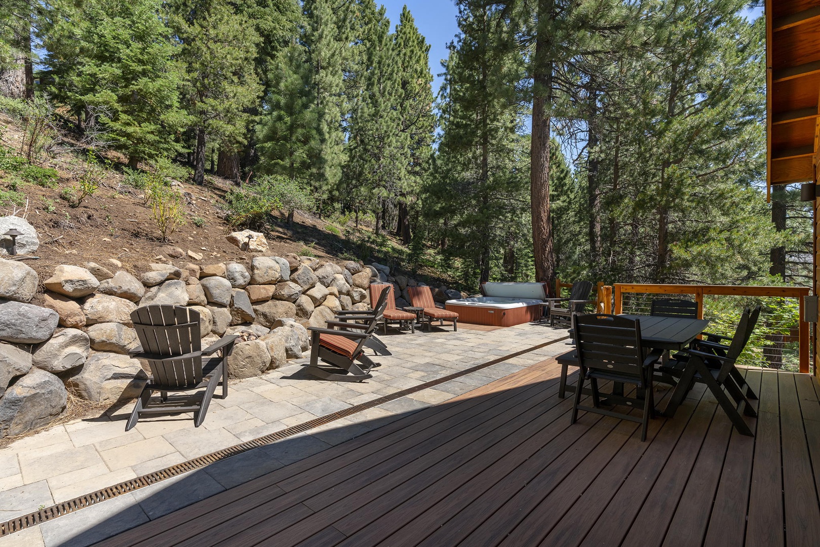 Back patio with fire pit: Mountain Relaxation Haven