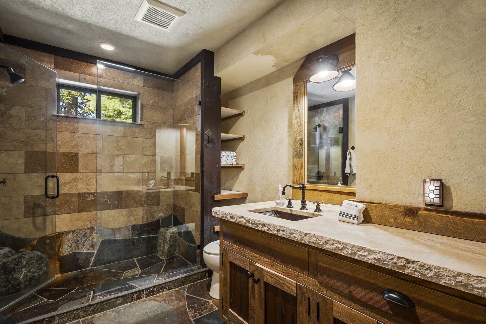 Shared Bathroom: Lakeview Mountaintop Chateau