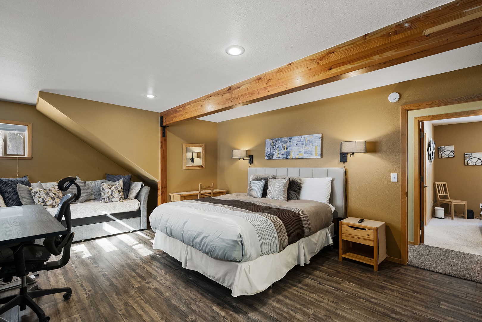 Bedroom 1, 1 King, Sleeps 2