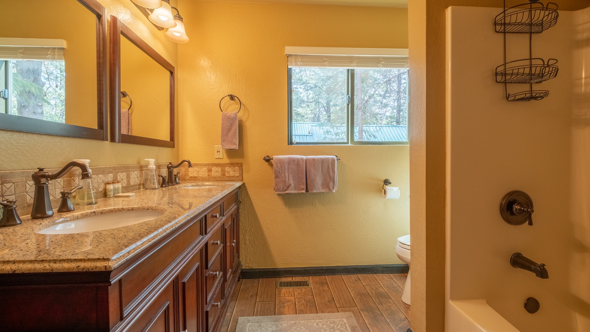 Shared Guest Bathroom: Tahoe Donner Vacation Lodge