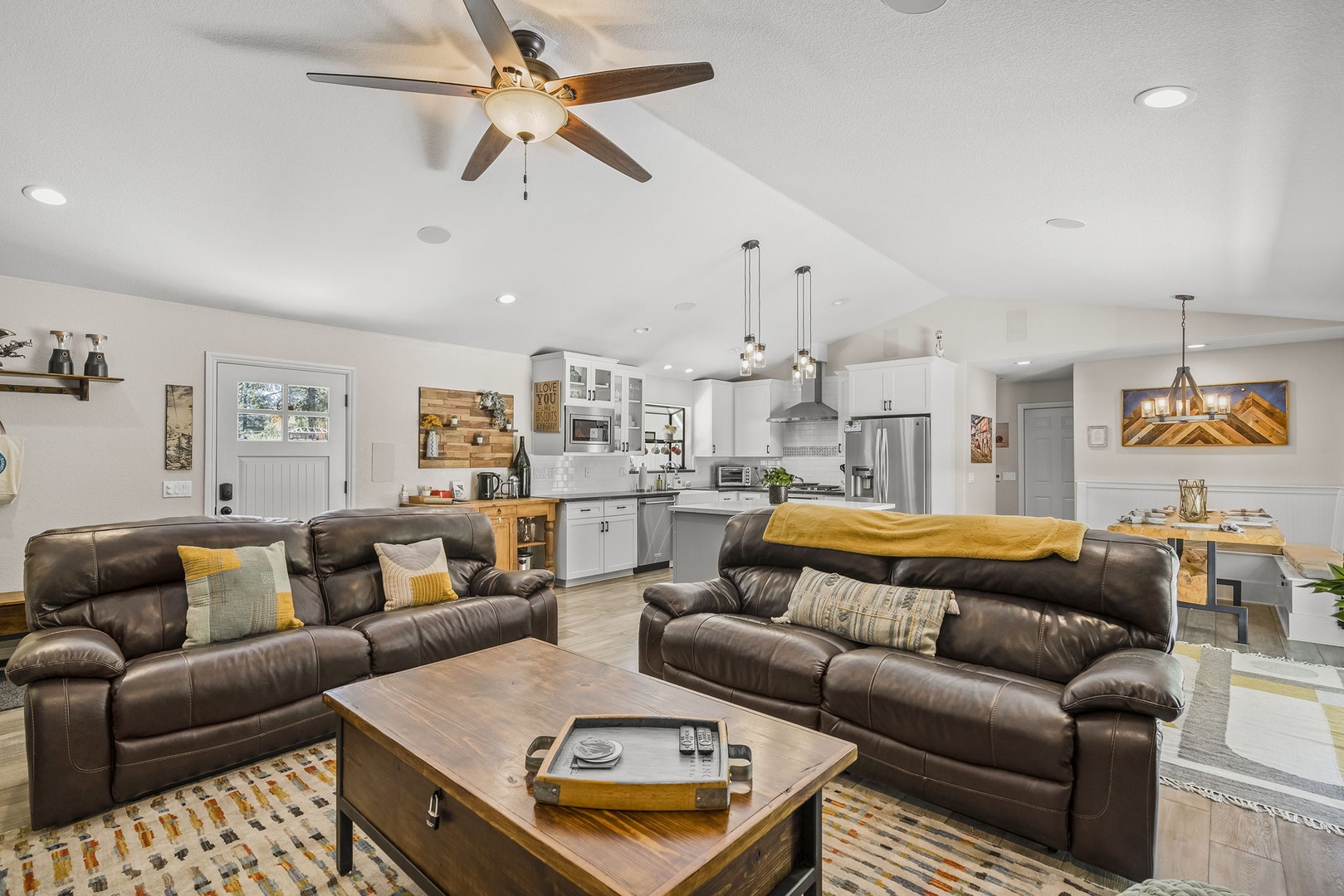 Gateway Getaway Living Room