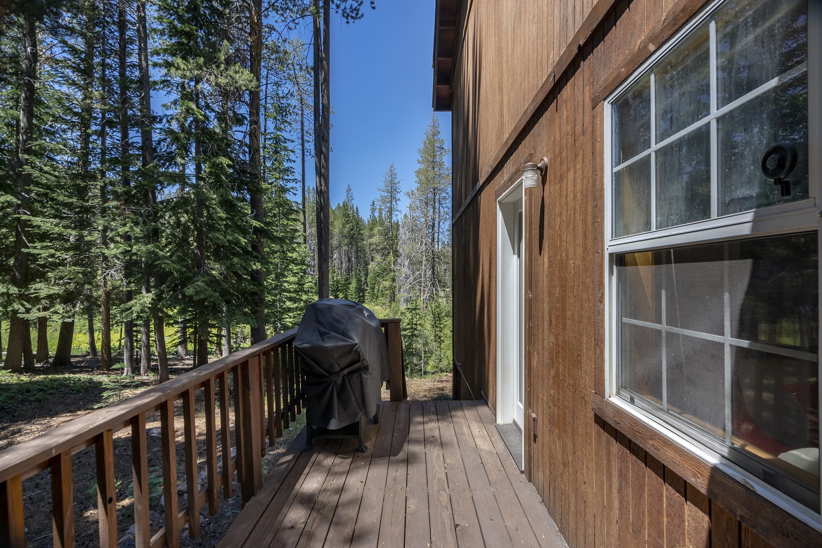 Side deck with gas grill: 
Donner Lake Vacation Lodge