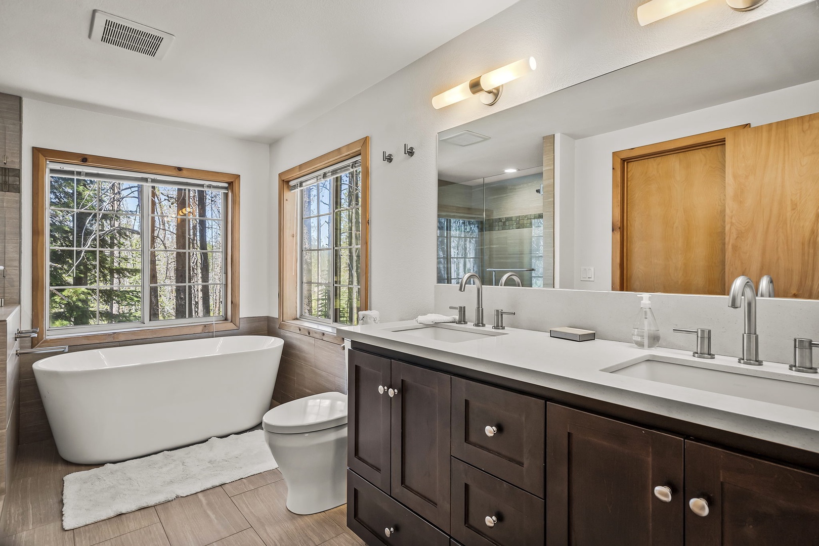 Master bathroom: 
Donner Lake Vacation Lodge